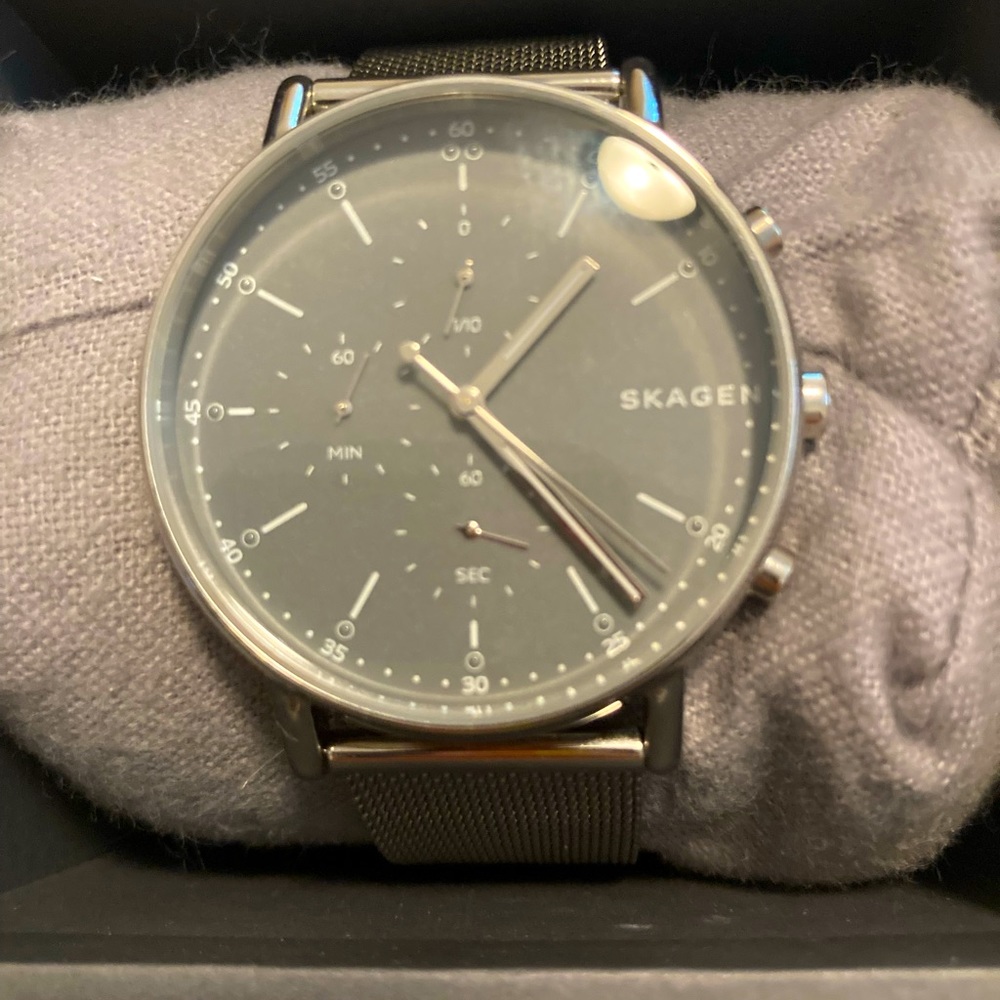 Silver chronograph skagen watch